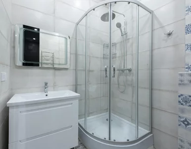 Miniatura: Czarne plamy w kabinie prysznicowej?...