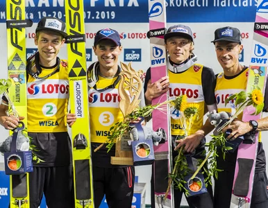 Miniatura: Polscy skoczkowie wygrywają na inaugurację...