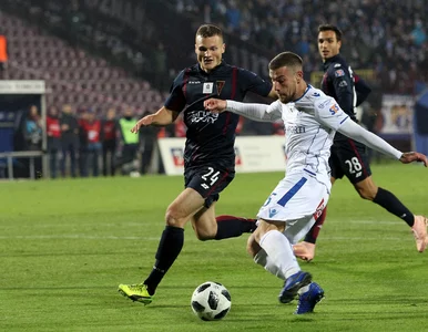 Miniatura: Paprykarz na krzesełkach w sektorze. Tak...