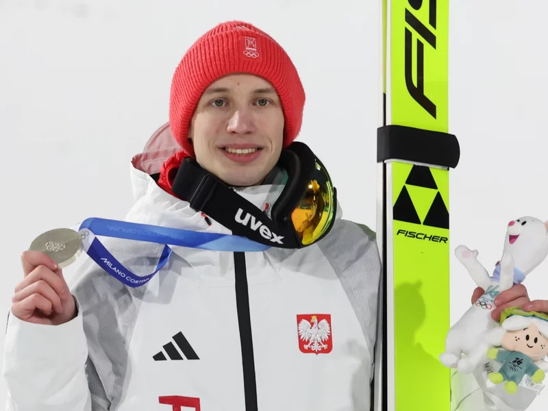 Kacper Tomasiak z medalem olimpijskim na szyi! Otrzymał krążek od znanej Polki