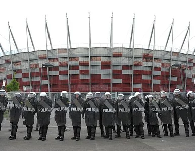 Miniatura: "Krwawe bójki wstrząsnęły Warszawą....