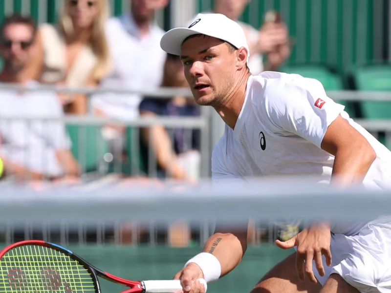 Polak z życiowym sukcesem na korcie! Co za wygrana przed Wimbledonem
