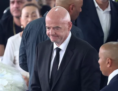 Miniatura: Szef FIFA zrobił „selfie” przy trumnie...