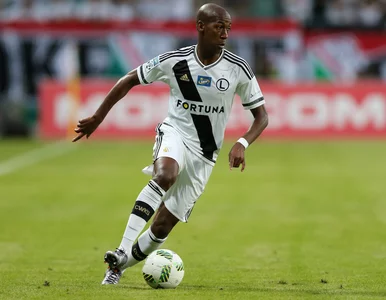 Miniatura: Dym z sziszy, a na stole alkohol....