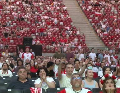 Miniatura: 20 tys. kibiców oglądało mecz na Stadionie...