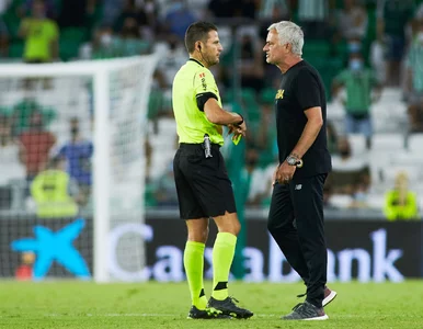 Miniatura: Mourinho wbiegł na boisko. Portugalczyk...