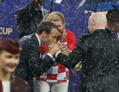 Prezydent Macron dał się ponieść piłkarskiej euforii. Będzie na...