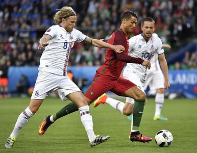 Portugalia - Islandia. Ronaldo kręci głową i rozkłada ręce, Islandia...