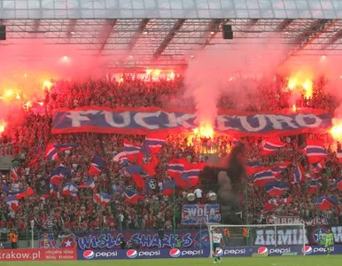 Miniatura: BBC alarmuje: kibicom na Euro 2012 mogą...