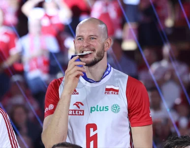 Miniatura: Bartosz Kurek na królewskim tronie....