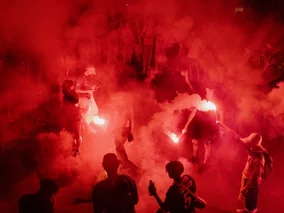Miniatura: Chaos po&nbsp;triumfie PSG. Płonęły...