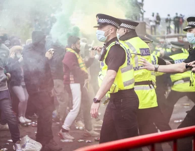 Miniatura: Po „inwazji” na Old Trafford przełożono...