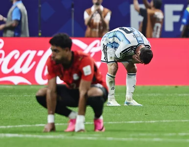 Miniatura: Lionel Messi we łzach po ostatnim gwizdku....