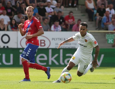 Miniatura: Młody piłkarz Korony Kielce wrzucił...