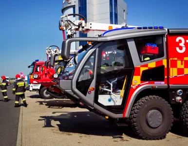 Miniatura: Wrocław: nowoczesne wozy strażackiej na...