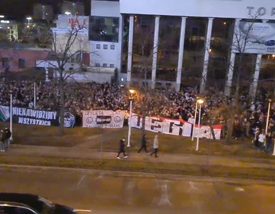 Miniatura: Legia Warszawa gra mecz. Tłumy przy...