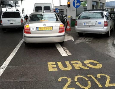 Miniatura: Celnicy rozdają kibicom krówki. "Mamy ich...