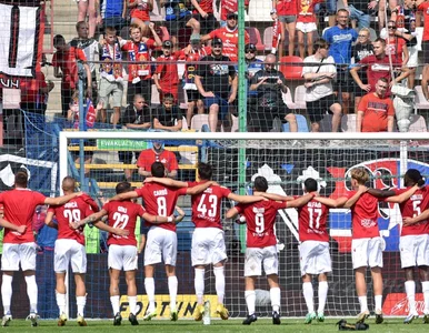 Miniatura: Kolejny klub zakazuje wstępu kibicom Wisły...