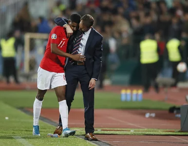 Miniatura: Małpie okrzyki, rasistowskie śpiewy i...