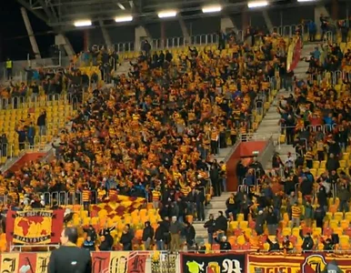 Miniatura: Nowy układ w polskiej piłce - stadionowy...