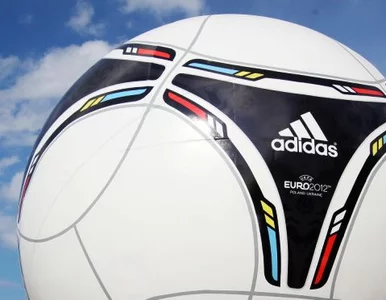 Miniatura: Poznań: wielka piłka Tango 12 ozdobiła...