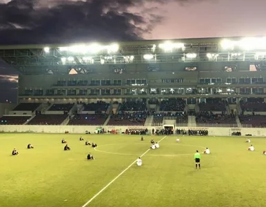 Miniatura: Nietypowy manifest piłkarzy. Usiedli na...