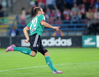 Miniatura: Sa siedzi na ławce i strzela. Prezes...