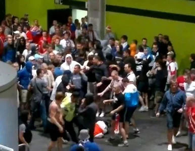 Miniatura: Rosyjscy kibice pobili stewardów na...