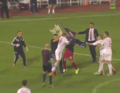 Miniatura: Dron przerwał mecz w Belgradzie. Zobacz...