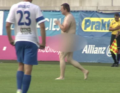 Miniatura: Goły kibic przerwał mecz Górnika z Lechem....