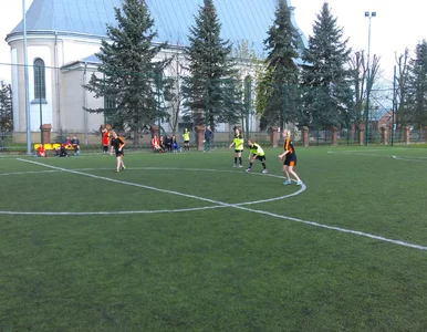 Miniatura: Stracił pracę, bo pozwolił grać w piłkę w...