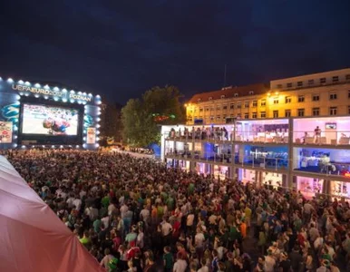 Miniatura: Prawie pół miliona kibiców w strefie...